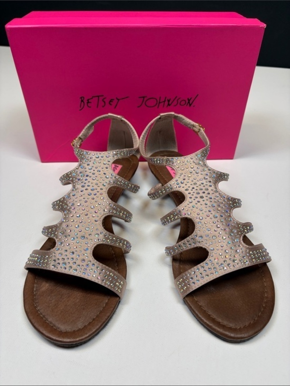 BETSEY JOHNSON CRISTALS NUDE RHINESTONE GLADIATOR SANDALS SIZE 10